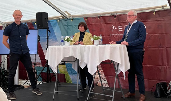 Billede fra folkemøde af: Kim Stensdal, Ejvind Jørgensen & Lillian Mogensen  